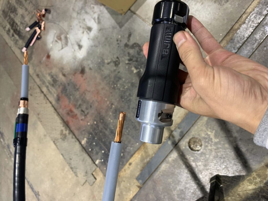 高圧ケーブル端末処理　屋外用（ハンダレス）　施工方法